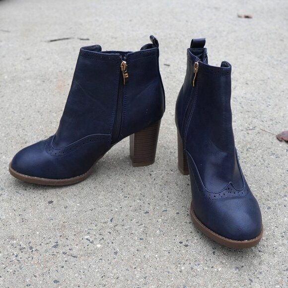 NWT Bell Marie Navy Faux Fur Lined Block Heel Boots 10 - Picture 1 of 8